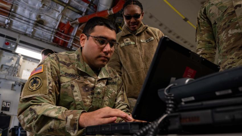 Army Vet Guides Student Team in Delivering Digital Solution for Military Operations Army Vet Guides Student Team in Delivering Digital Solution for Military Operations